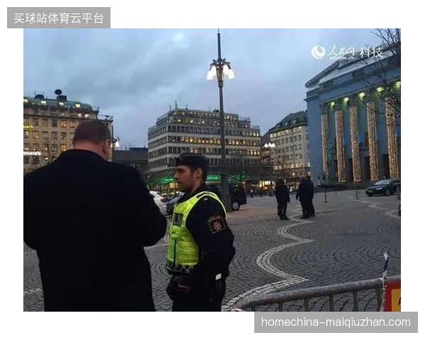 世界杯赛事筹备期的过度安检设计正在挤占观众入场核心流线的通行效率